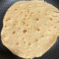 صورة من ابتهال سليمان، شاركها بعد تجربة وصفة عمل خبز الصاج بالدقيق البر (العيش) 🍞
