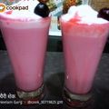 Neelam Garg @chocochilldelhi @neelamg0709 का कुकस्नैप जब उन्होंने बादाम चेरी मिल्कशेक (Badam cherry Milkshake recipe in Hindi) बनाया था।
