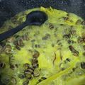 Cooksnap Intan Sofia semasa beliau membuat Siput sedut lemak cili api.