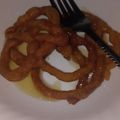 صورة من ik kram، شاركها بعد تجربة وصفة السلام يا البنات اليوم جبتلكم زلابية حمراء بنة😋😱🤤👌