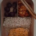 Cooksnap Teenager Is On The Kitchen 🍲 ~ Syuhada semasa beliau membuat Garlic shrimp bento + scrambled egg 🍱🥚.