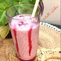 Madhu Walter का कुकस्नैप जब उन्होंने स्ट्रॉबेरी मिक्स फ्रूट्स स्मूथी (Strawberry mix fruits smoothie recipe in Hindi) बनाया था।