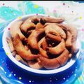 manisha manisha का कुकस्नैप जब उन्होंने काजू आकार वाले नमकपारे(Kaju Aakar wale namak paare recipe in Hindi) बनाया था।