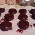 El cooksnap de carolinamazzo cuando hizo Alfajores de chocolate con baño de chocolate.