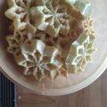 Cooksnap dari Anggarda Paramitha untuk resep Kue Kembang Goyang Renyah Anti Gagal