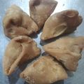 Juhi verma का कुकस्नैप जब उन्होंने आलू मटर मिनी समोसा (aloo matar mini samosa recipe in Hindi) बनाया था।