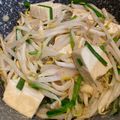 Cooksnap MocQue semasa beliau membuat Sayur Taugeh Kucai.