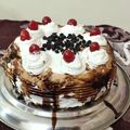 Preeti Sahil Gupta का कुकस्नैप जब उन्होंने ब्लैक फॉरेस्ट केक (Black forest cake recipe in hindi) बनाया था।
