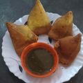 alpnavarshney0@gmail.com का कुकस्नैप जब उन्होंने समोसे खट्टी मीठी चटनी (samose khatti mithi chutney recipe in hindi) बनाया था।