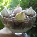 El cooksnap de graciela martinez IG @gramar09ok ☺💗 cuando hizo Mousses de chocolate blanco y negro con frutas y merengues de fresa.