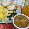 El cooksnap de Axel Sequeira cuando hizo Desayuno: huevos revueltos, tostada, zumo y café.