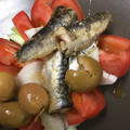 El cooksnap de Aurora Revenga Diaz cuando hizo Ensalada de tomate en conserva, sardinillas y aceitunas.