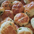Szabina Bíró Cooksnap-ja, amikor elkészítette a(z) Medvehagymás pogácsa receptet.