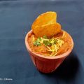 Komal Dattani का कुकस्नैप जब उन्होंने बनारसी टमाटर चाट (banarasi tamatar chaat recipe in Hindi) बनाया था।