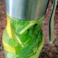 Bina Samir Telivala का कुकस्नैप जब उन्होंने डिटॉक्स वॉटर (Detox water) बनाया था।