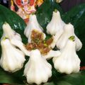 Puja Prabhat Jha का कुकस्नैप जब उन्होंने उकडीचे मोदक (ukadiche modak recipe in Hindi) बनाया था।