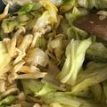 每天都很胖還是很愛吃 的 美生菜炒鴻禧菇 cooksnap