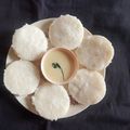 Rekha Vora का कुकस्नैप जब उन्होंने सूजी इडली (Suji Idli recipe in Hindi) बनाया था।