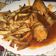 La cooksnap de seila cuando cocinó Muslos de pollo en salsa de tomate con patatas fritas en aceite de pollo frito