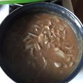 El cooksnap de MauCheff cuando hizo Carne de hamburguesa con gravy de Cebolla.