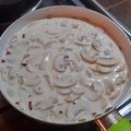 El cooksnap de Yulia Cho cuando hizo Salsa de champiñones y crema.