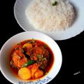 Sanuber Ashrafi's cooksnap of when they made Rui Macher Jhol Aloo diye/Rohu Fish gravy with Potatoes.