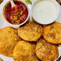 Swati Surana का कुकस्नैप जब उन्होंने प्याज़ की कचौड़ी (Pyaz Ki Kachori recipe in Hindi) बनाया था।