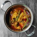 Cooksnap Maisarah Mamat semasa beliau membuat Ayam masak asam pedas.