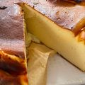 รูป Cooksnap ของ Bee Vinitra เมื่อเขาทำ โยเกิร์ตเค้กหน้าไหม้ Basque Burnt Yoghurt Cake (ใช้ส่วนผสมแค่ 4 อย่าง)