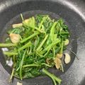 吳欣恩 的 蒜炒莧菜 cooksnap
