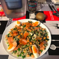 El cooksnap de paco garrido tatay cuando hizo Arroz integral con garbanzos, espinacas, salmón ahumado y huevo duro.