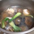 邱昱銘 的 香菇蒜頭雞湯 cooksnap
