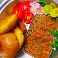 Pooja Sharma का कुकस्नैप जब उन्होंने अलीगढ़ की स्ट्रीट स्टाइल पाव भाजी (aligarh ki street style pav bhaji reicpe in Hindi) बनाया था।