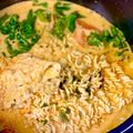 Cooksnap Sesimple Loralin semasa beliau membuat Megi Kari Krim Berlemak.
