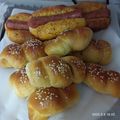 Cooksnap dari sogiearnie untuk resep Roti sosis empuk, cuma 1 kuning telur