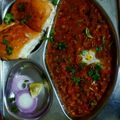  Chef Richa pathak. का कुकस्नैप जब उन्होंने पाव भाजी मुंबई स्ट्रीट स्टाइल बनाया था।
