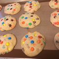 Emily Greenwald 's cooksnap of when they made Soft-baked M&M/Chocolate Chip Cookies.
