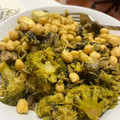 El cooksnap de Marieta cuando hizo Curry de garbanzos y brócoli 🥦 con bacalao a la plancha y ajo aceite.