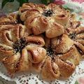 صورة من بنين ضياء ، شاركها بعد تجربة وصفة معجنات على شكل ورد🌹