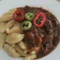 Beáta Hujber Cooksnap-ja, amikor elkészítette a(z) Vörösborban főtt vaddisznópörkölt burgonyafánkkal receptet.
