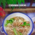 Cooksnap Hani Shaimi semasa beliau membuat Bok choy+oyster mushroom.