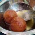 Sayyed Tarannum का कुकस्नैप जब उन्होंने गुलाब जामुन (Gulab Jamun recipe in hindi) बनाया था।