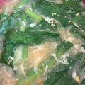 Cooksnap MocQue semasa beliau membuat Sup Sawi & Telur.