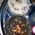 صورة من om rakan ، شاركها بعد تجربة وصفة ملوخية ورز بشعيرية 😁