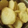 Swati Agarwal का कुकस्नैप जब उन्होंने सूजी मसाला मठरी (suji masala mathri recipe in Hindi) बनाया था।
