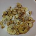 El cooksnap de Amparo&Ari cuando hizo Yogur con banana caramelizada, coco rallado y nueces light.