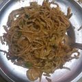 Bhavya food and snacks vlog का कुकस्नैप जब उन्होंने वेज नूडल्स (veg noodles recipe in Hindi) बनाया था।
