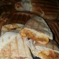 صورة من amany alsaifi، شاركها بعد تجربة وصفة خبز التورتيلا بحشوة الدجاج والجبنة الشيدر طعم رووعة ☺ 😋 😋