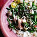 Cooksnap Julia ALeen Aireish semasa beliau membuat Kerabu pucuk paku & kerang.