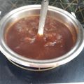 Rakhi Gupta का कुकस्नैप जब उन्होंने इमली गुड़ की खट्टी मीठी चटनी (imli gur ki khatti mithi chutney recipe in Hindi) बनाया था।